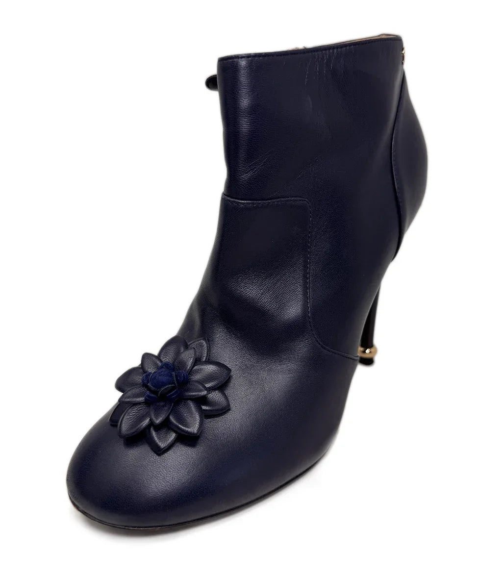 CHANEL Navy Leather Booties ft Floral Applique sz39 l Michael's Luxury Consignment – Michael's Consignment NYC CHANEL Navy Leather Booties ft Floral Applique sz39 l Michael's Luxury Consignment – Michael's Consignment NYC