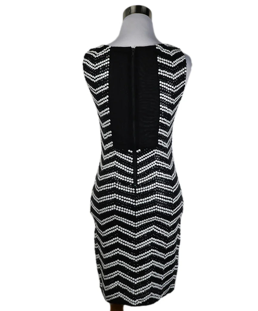 Alice + Olivia Black and White Sequins Sleeveless Dress sz 2 l Michael's Luxury Consignment – Michael's Consignment NYC Alice + Olivia Black and White Sequins Sleeveless Dress sz 2 l Michael's Luxury Consignment – Michael's Consignment NYC