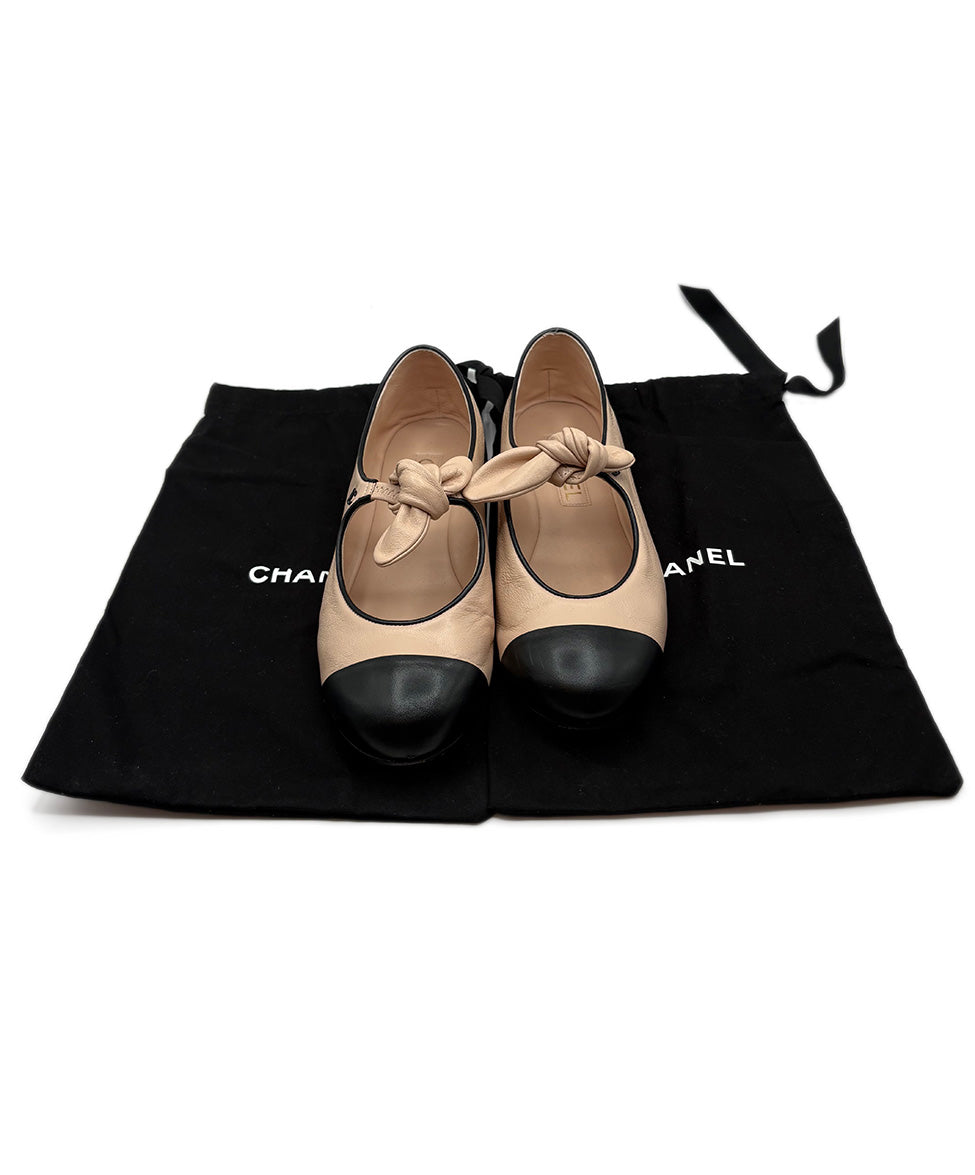 Chanel Nude & Black Leather Flats sz. 8 l Michael's Luxury