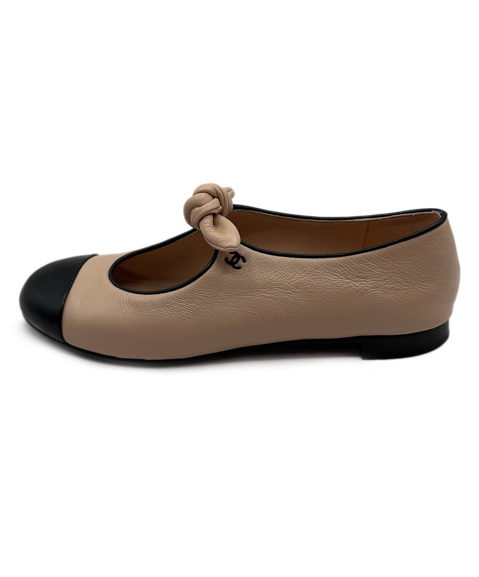 Chanel Nude & Black Leather Flats sz. 8 l Michael's Luxury