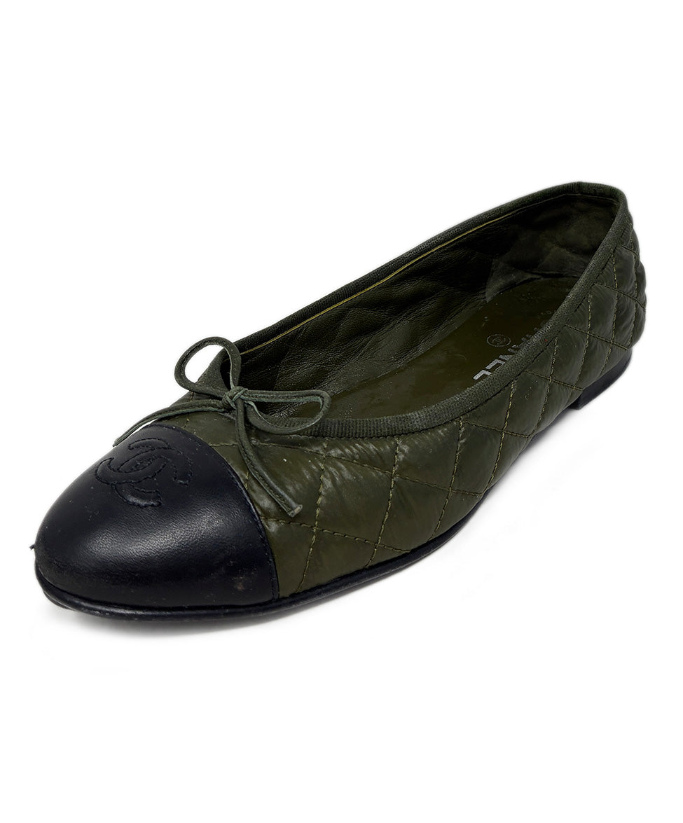 black quilted chanel dress Ballerinas sz 39 l Michael's Luxury Consignment – Michael's Consignment NYC color:amelina-mini-dress-mixed-stripe-green swatch:https://www.motelrocks.com/cdn/shop/files/AMELINA-DRESS-MIXED-STRIPE-GREEN-273.jpg?v=1772503783&width=100 Maxi dress Jacket:US38 loved condition with markings Follow+comment