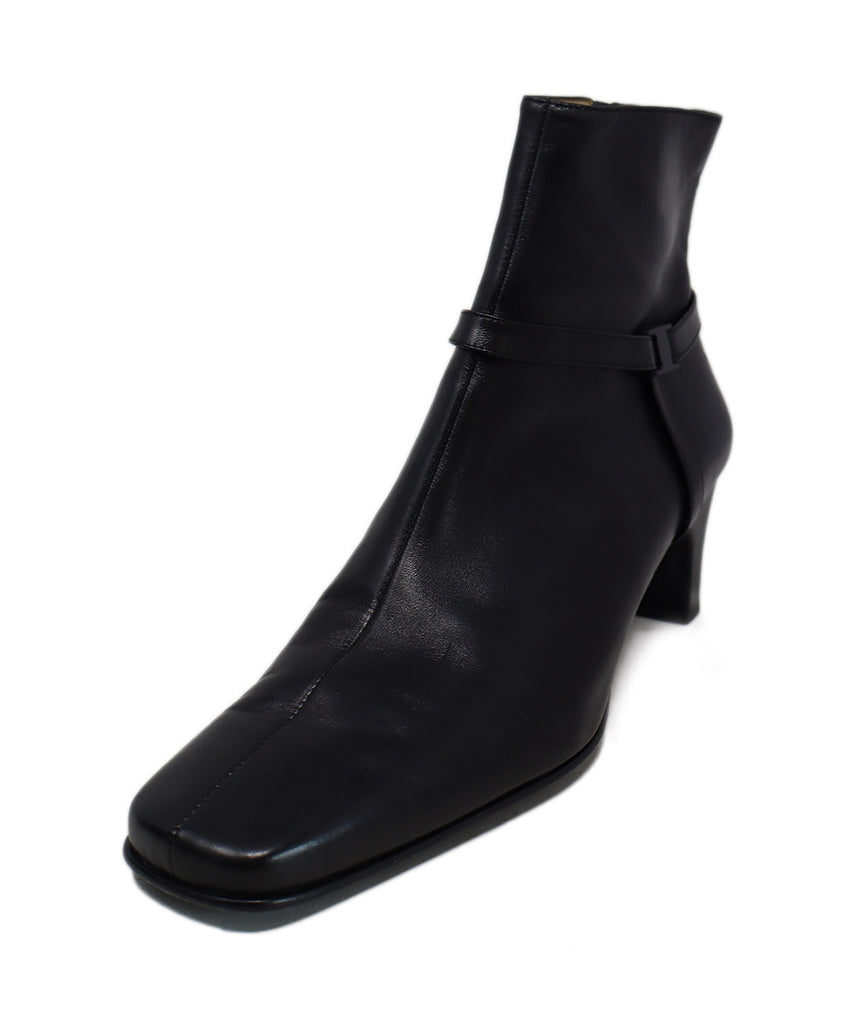 Ferragamo Black Leather Booties 