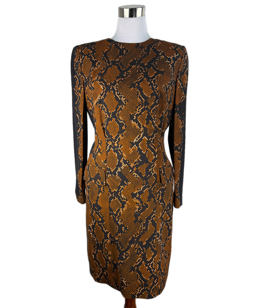 black snake skin dress Givenchy Brown Print sz 10 black-dress ZARA mesh floral dress Maylindas height is 168cm/56 SET:3-Piece (Bed -Dresser - Nightstand)