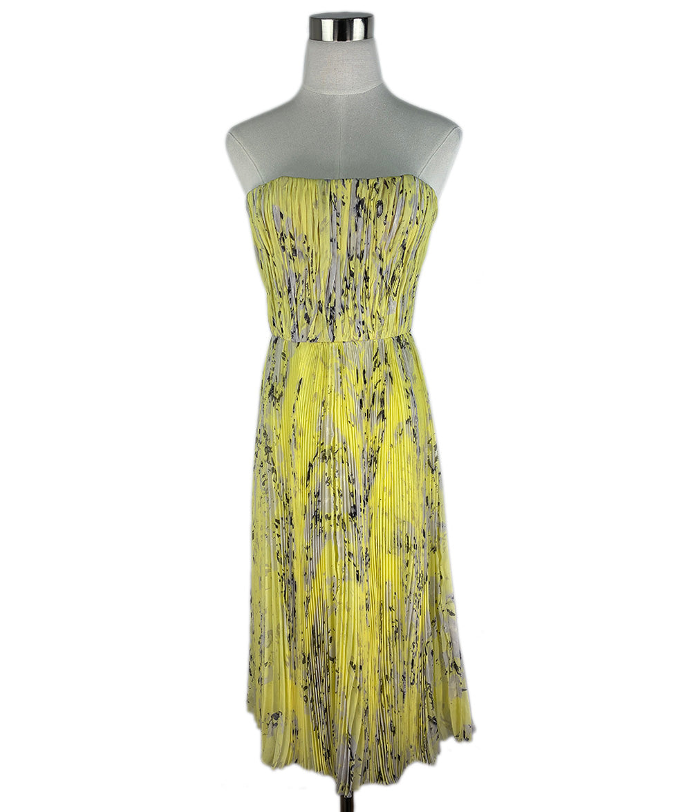 yellow white black blue dress The color doesn't matter the dress is ugly