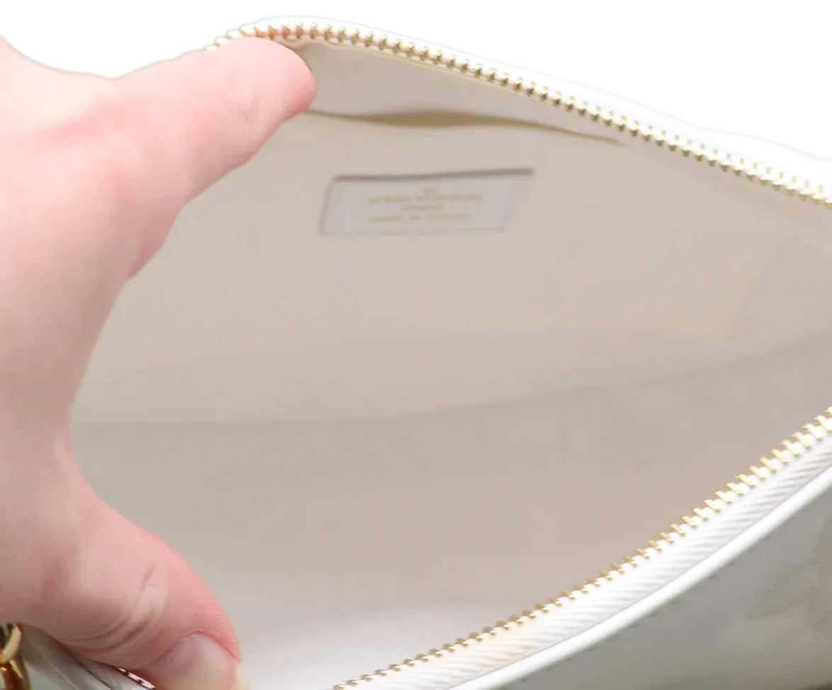 LOUIS VUITTON ホワイトポーチ モノグラム　ノベルティー品 Louis Vuitton White Over the Moon Hobo Leather Handbag l Michael's
